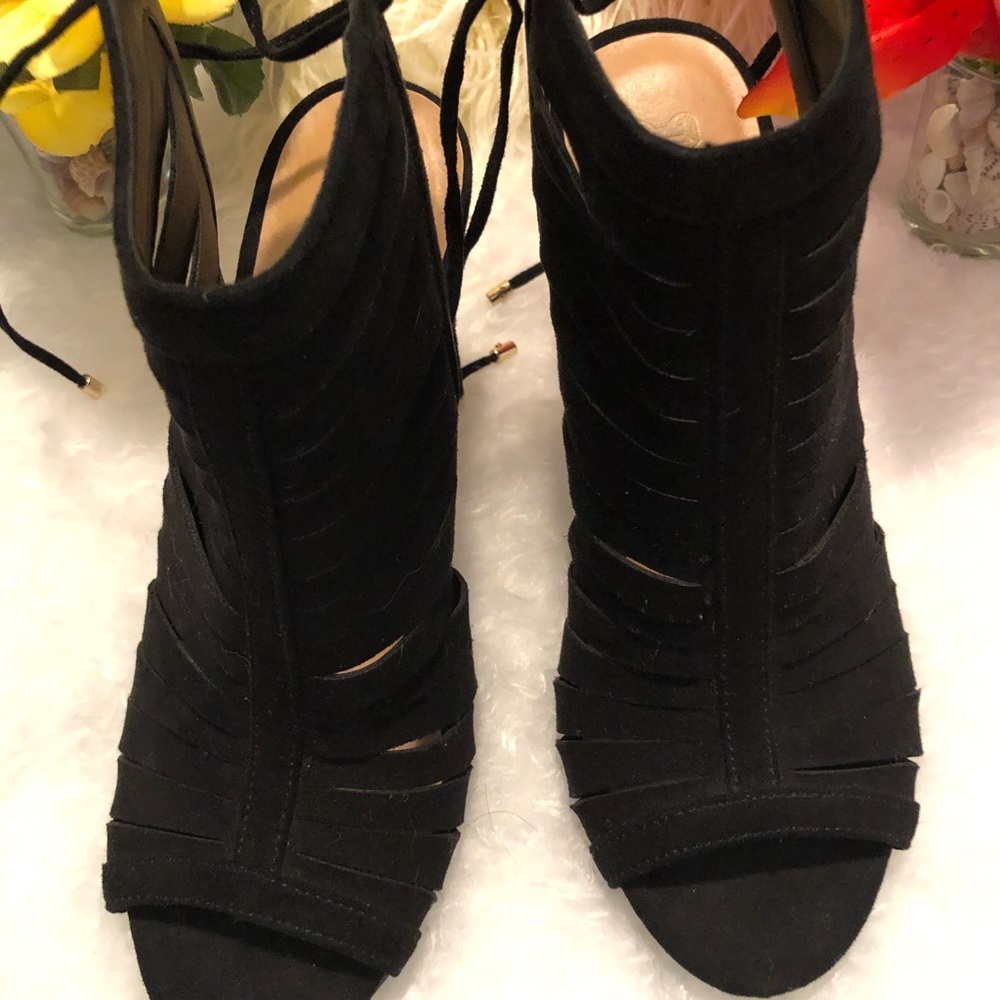 Women’s black heels